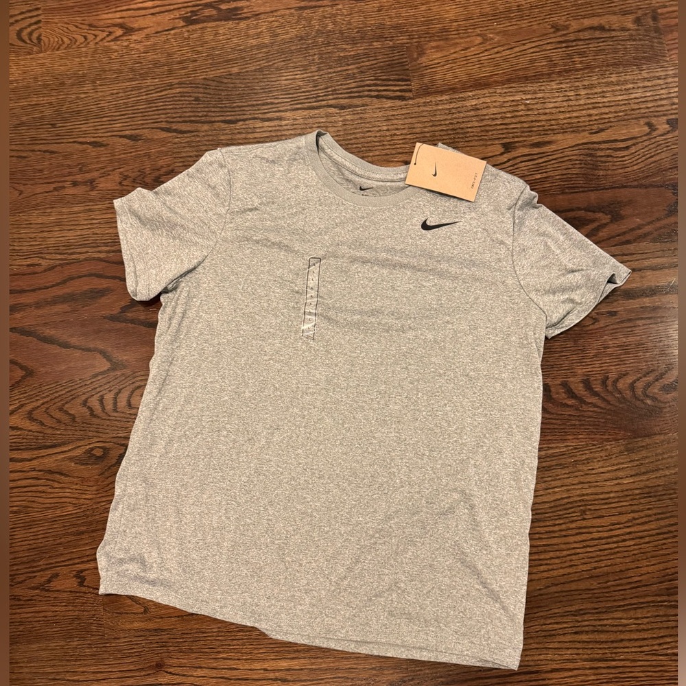 Nike dri- fit Tee large NWT